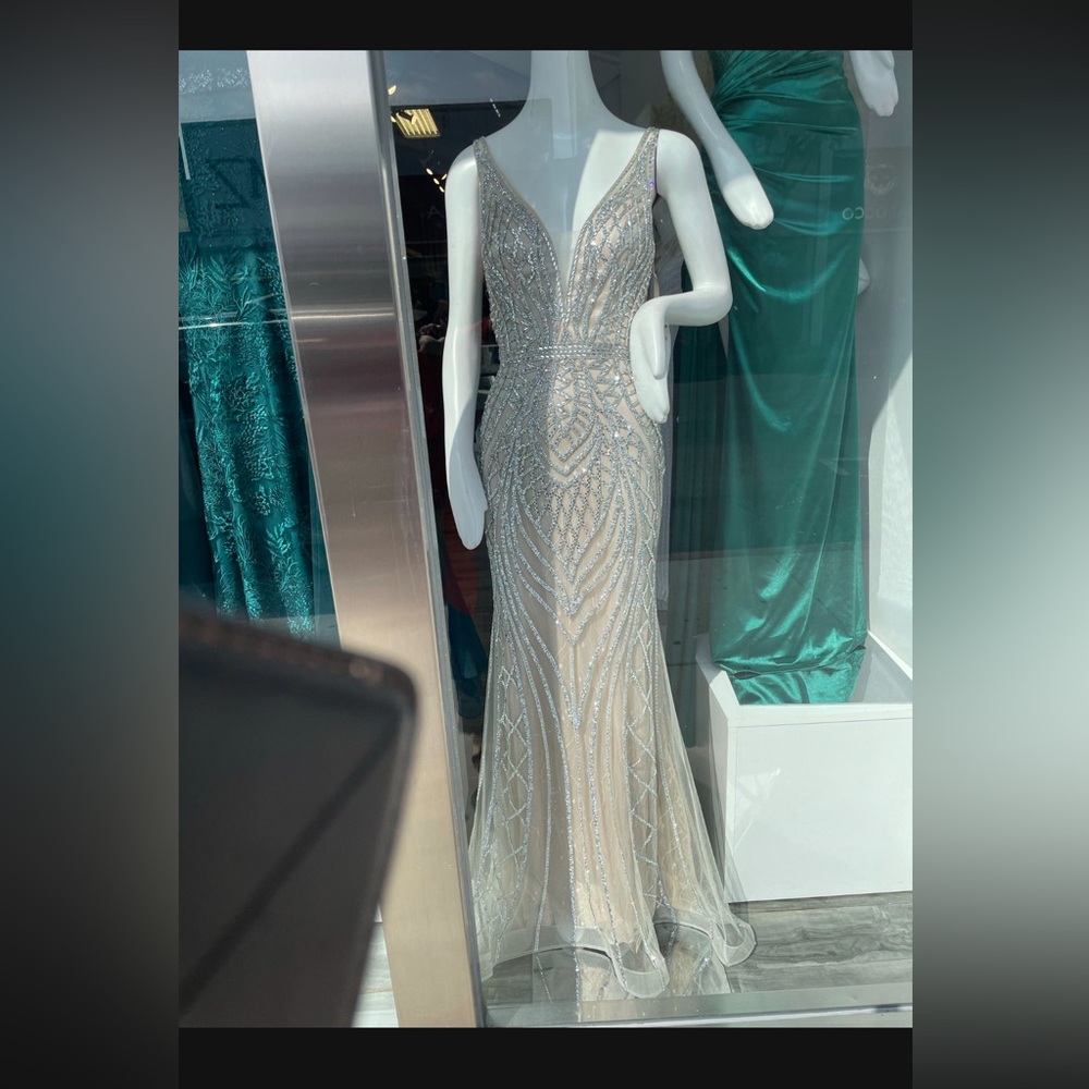 Prom dress, just 1 time used just for 5 hours.